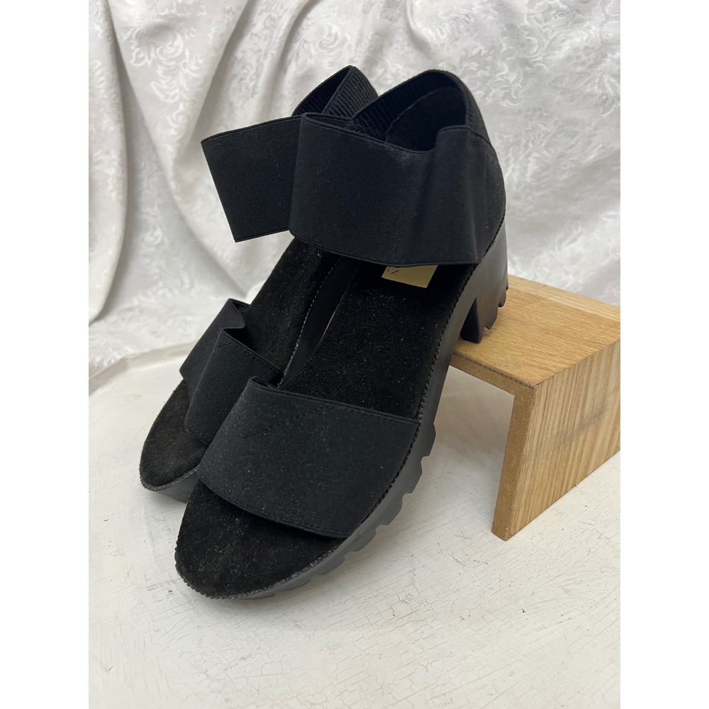 Charleston Shoe Co Womens Black Elastic Lug Sole Platform Sandals Size 5